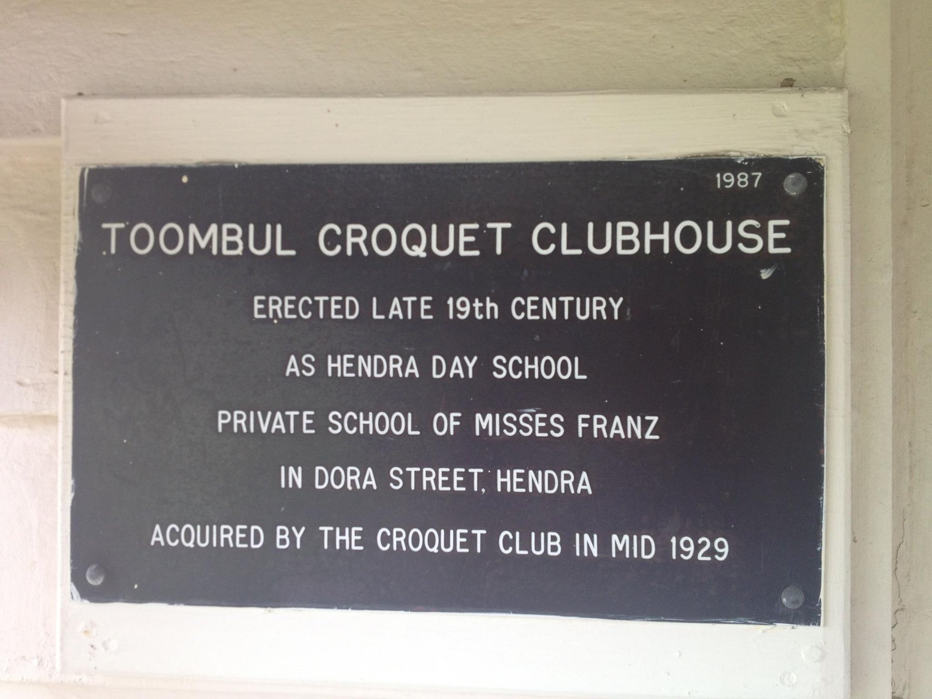 Toombul Croquet Club where New Members & visitors are welcome. Learn to play Sundays (bookings essential). Parties and functions by arrangement.

https://www.facebook.com/ToombulCroquet/